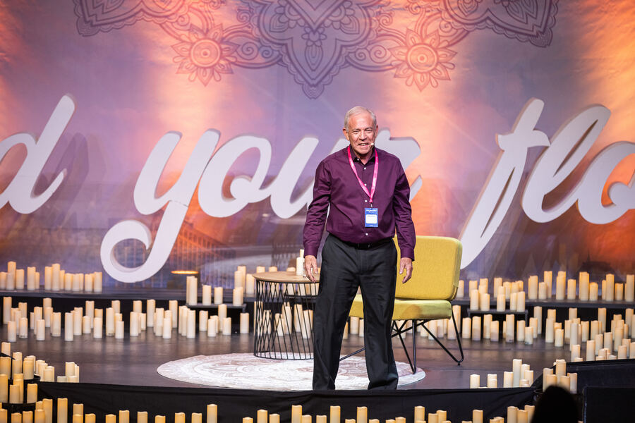 Dr. Frank Kinslow teaching Eufeeling on stage